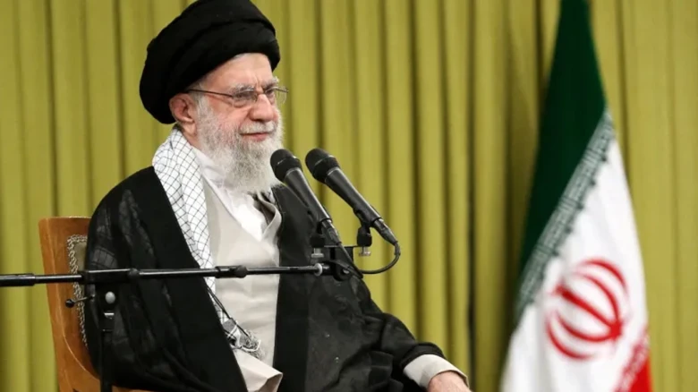 খামেনির বিদায় অনুষ্ঠান স্থগিত: অভাবনীয় জনসমাগমের শঙ্কায় নতুন সিদ্ধান্ত