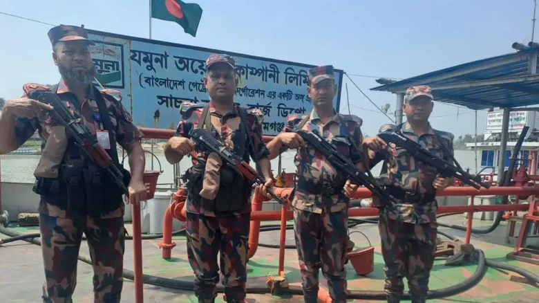 জ্বালানি তেলের অবৈধ মজুত ও পাচার রোধে দেশজুড়ে বিজিবি মোতায়েন