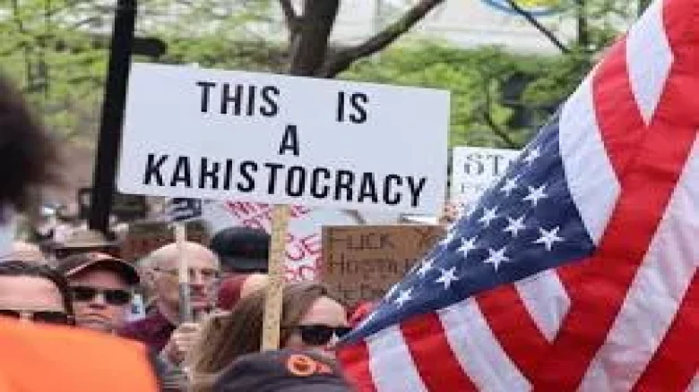 যুক্তরাষ্ট্রে ‘নো কিংস’ আন্দোলনের গণজোয়ার: ট্রাম্পের নীতির বিরুদ্ধে রাজপথে লাখো মানুষ