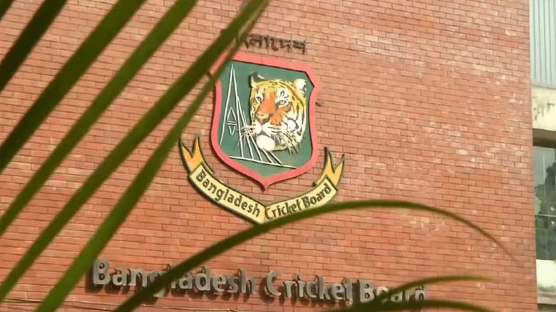 বিসিবি বোর্ড ভেঙে অ্যাডহক কমিটি গঠন: নেতৃত্বে তামিম ইকবাল