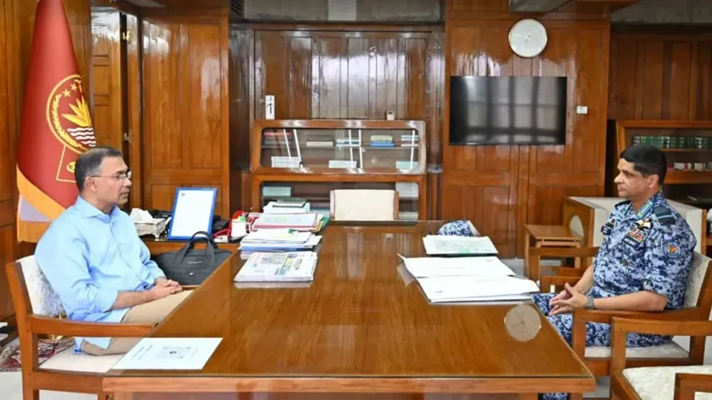 প্রধানমন্ত্রী তারেক রহমানের সঙ্গে বিমানবাহিনী প্রধানের সৌজন্য সাক্ষাৎ