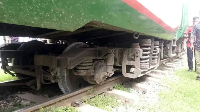 ঢাকা-ময়মনসিংহ রুটে ট্রেন চলাচল বন্ধ