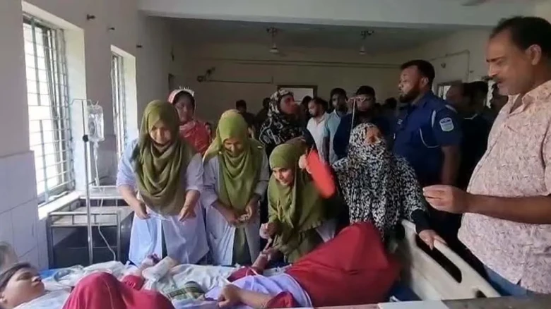 টাঙ্গাইলে টিউবওয়েলের পানি পান করে ৩২ শিক্ষার্থী অসুস্থ