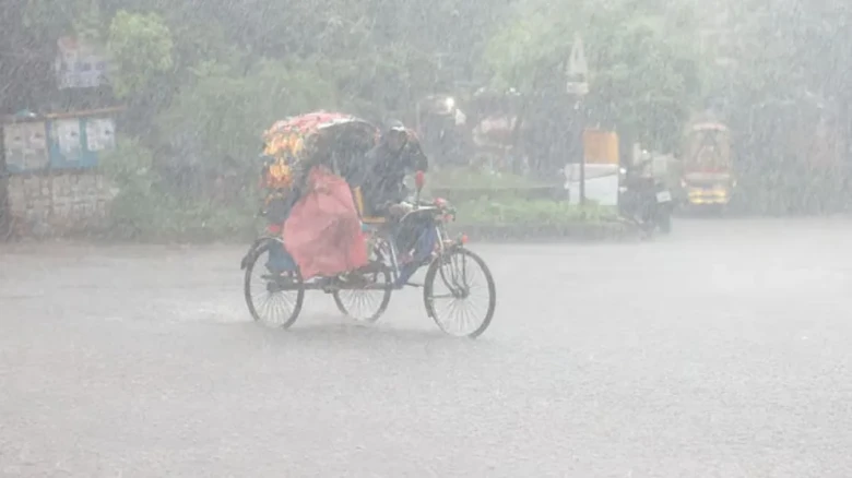ঢাকায় স্বস্তির বৃষ্টি, কমছে ভ্যাপসা গরম