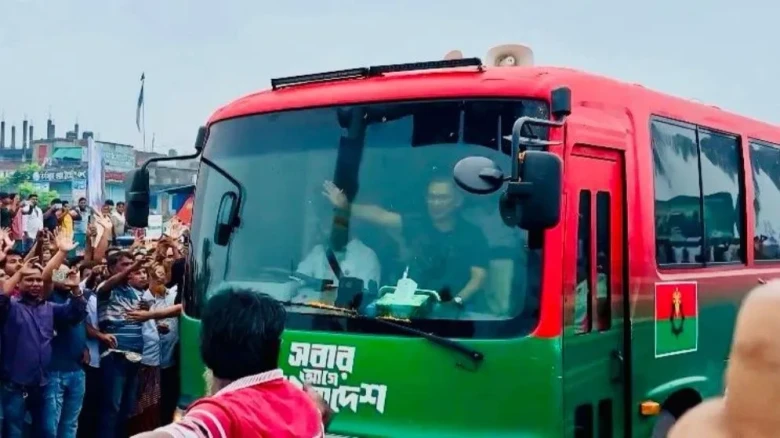 প্রধানমন্ত্রী তারেক রহমানকে স্বাগত জানাতে ভাঙ্গায় জনতার ঢল