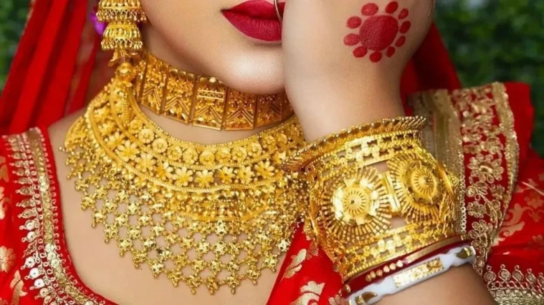 দেশের বাজারে বাড়ল স্বর্ণের দাম, ২২ ক্যারেটের ভরি ছাড়াল ২ লাখ ২৩ হাজার টাকা