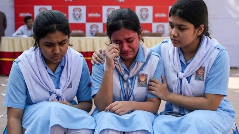 এসএসসি পরীক্ষায় ফলাফল বিপর্যয়ের নেপথ্য কারণ: কোথায় গলদ আমাদের শিক্ষাব্যবস্থায়?
