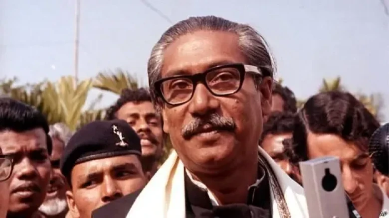 শেখ মুজিবকে হত্যার আগের সেই উত্তাল সপ্তাহগুলোতে বাংলাদেশে যা ঘটেছিল